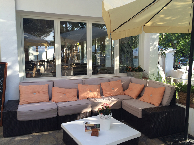 club house sitges sofas