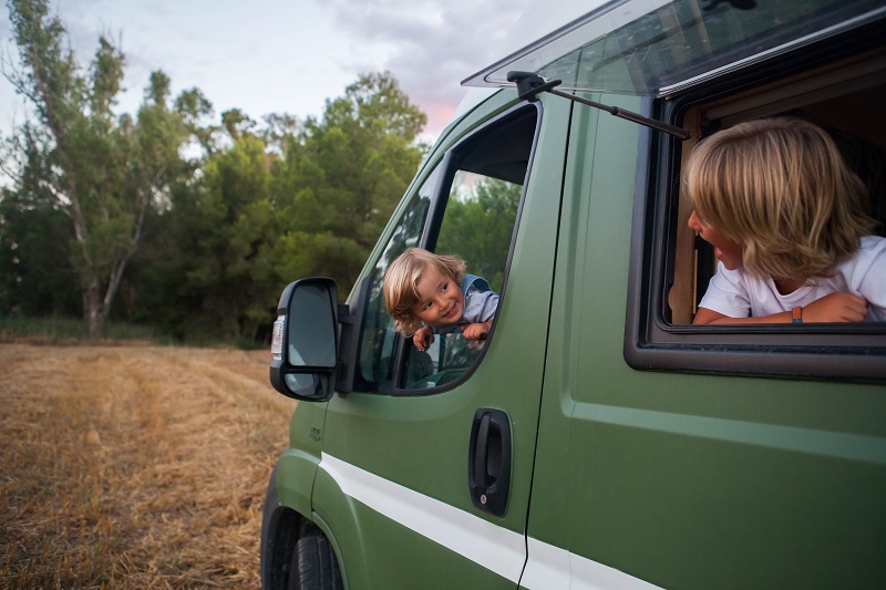 wood-van-family-niños