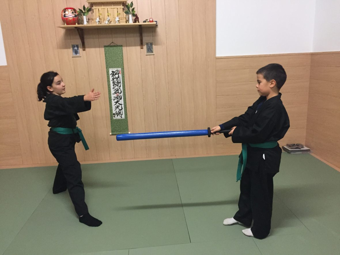 Clase de artes marciales para niños en Genbukan Benden Dojo