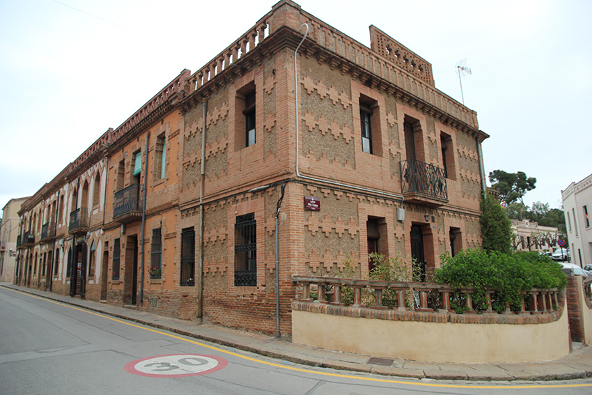 Edificio de La Colonia Güell