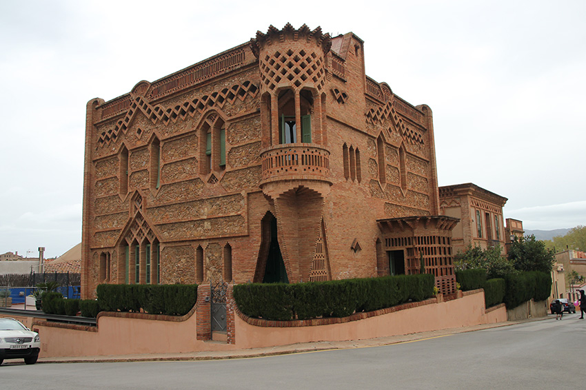 Edificio de La Colonia Güell