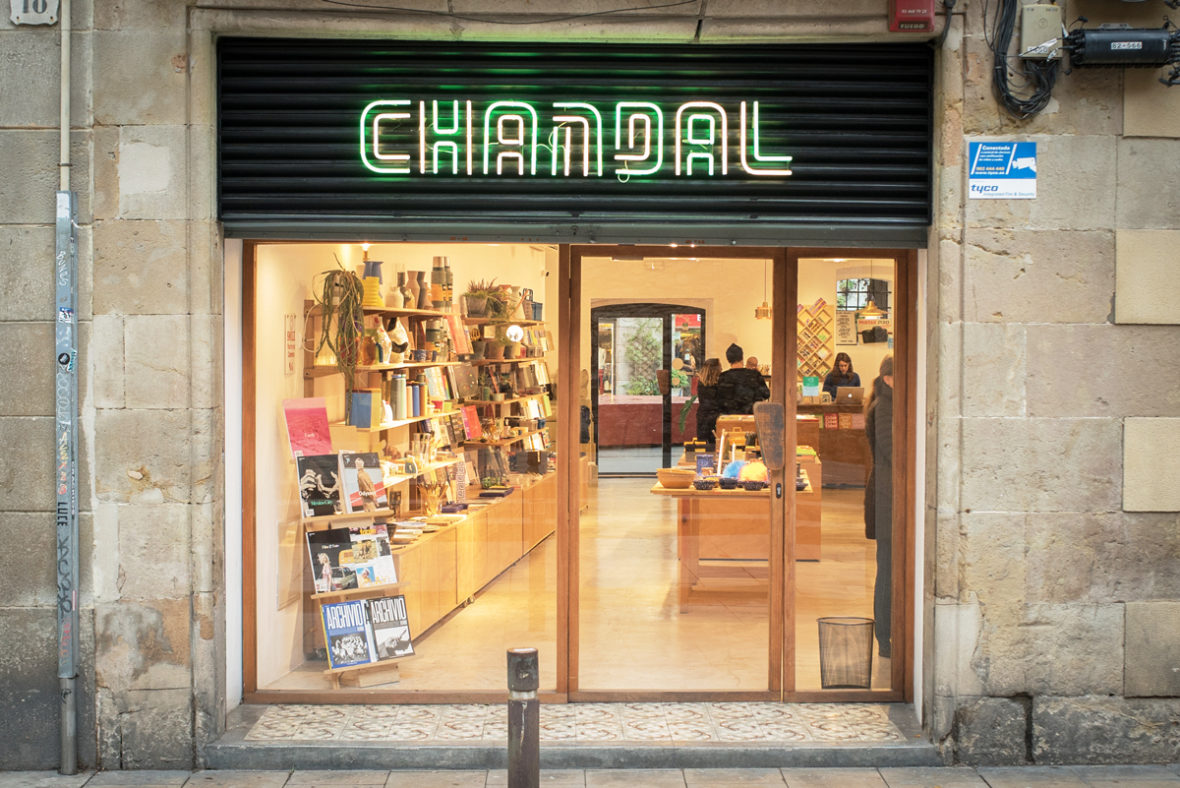 Chandal una tienda de polaroids y en Barcelona