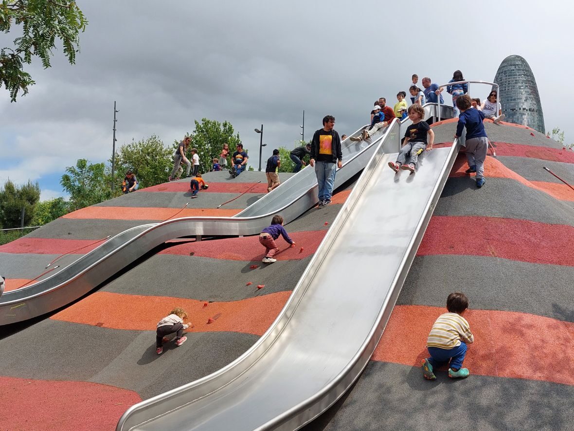 Los parques infantiles, una buena opción para la diversión del bebé.