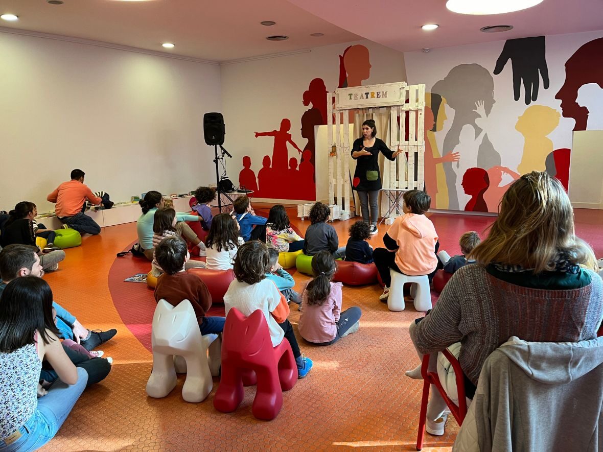 cuentacuentos biblioteca lloret de mar con niños