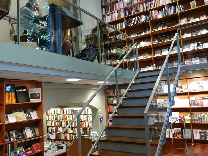 escaleras libreria Laie mammaproof