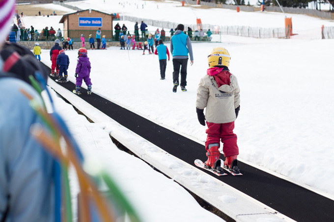 Niños, trineos y raquetas de nieve en Tuixent - Mammaproof Barcelona