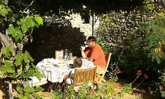 Desayuno bajo las parras