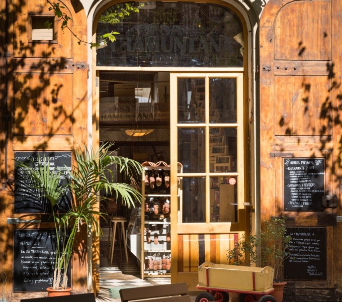 desayuno en familia en Poblenou Barcelona