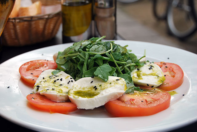 salada caprese